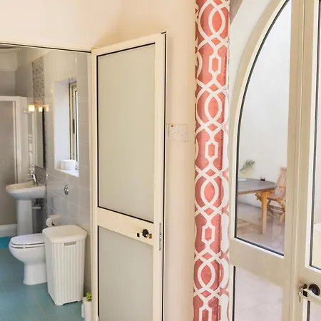 Hnejja By House Of Montrose